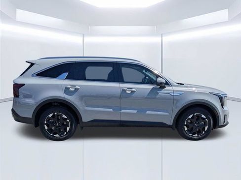 Used 2025 Kia Sorento S w/ Panoramic Sunroof Package FWD image 3