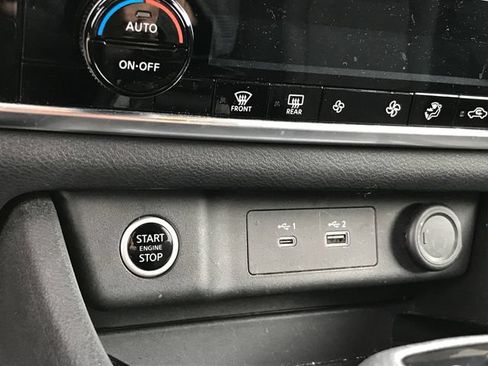 Used 2023 Nissan Rogue SV AWD/4WD image 11