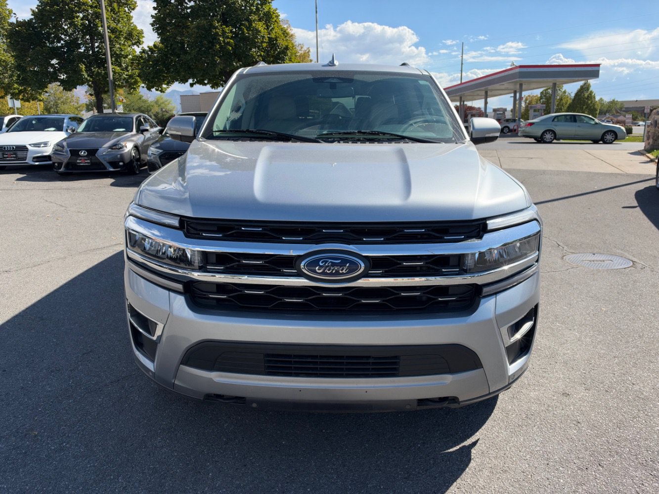 Used 2023 Ford Expedition Limited AWD/4WD image 8