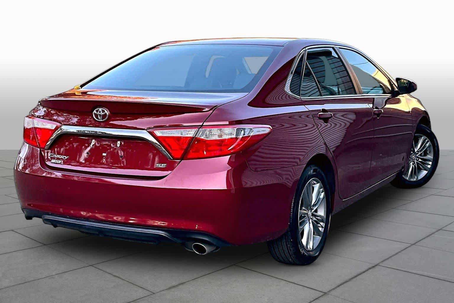 Used 2016 Toyota Camry SE FWD image 13
