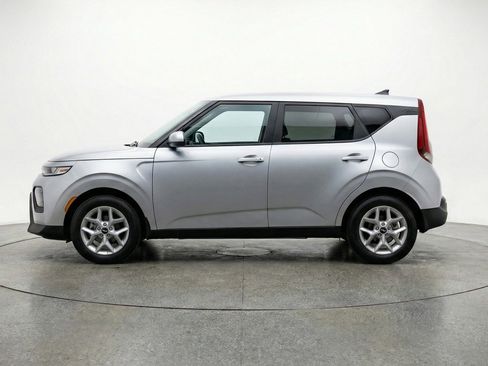 Used 2025 Kia Soul LX w/ LX Technology Package image 5