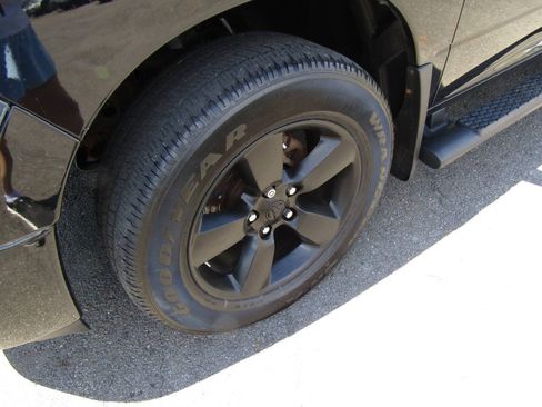 Used 2022 RAM 1500 Classic SLT AWD/4WD image 25