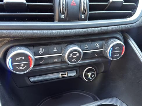 Used 2023 Alfa Romeo Giulia Veloce RWD image 19