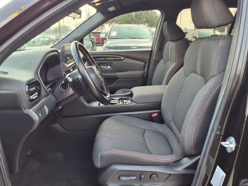 Used 2025 Honda Pilot Sport image 17