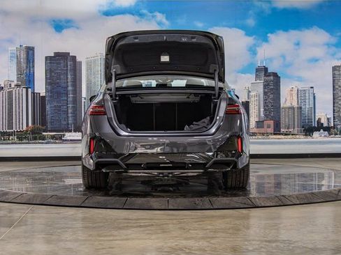 New 2026 BMW 550e xDrive image 12