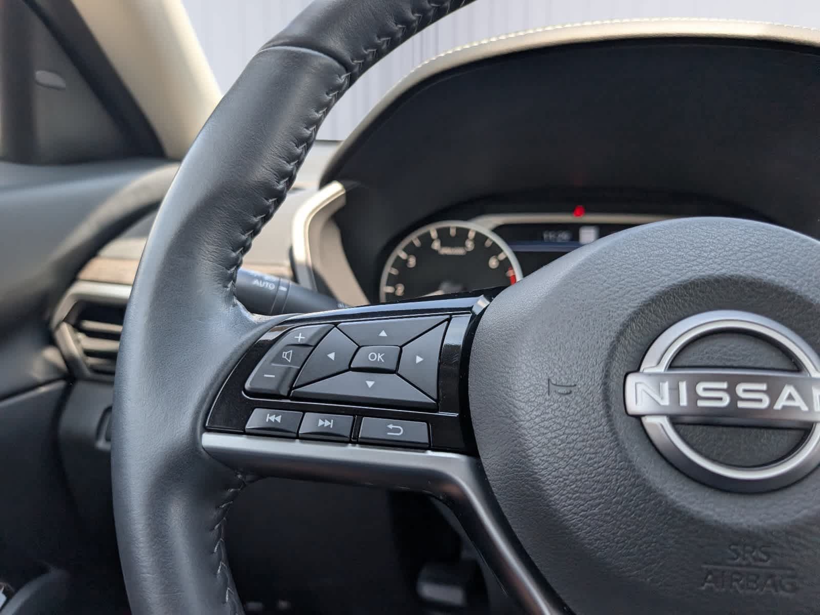 Used 2023 Nissan Altima 2.5 SV w/ SV Premium Package FWD image 23