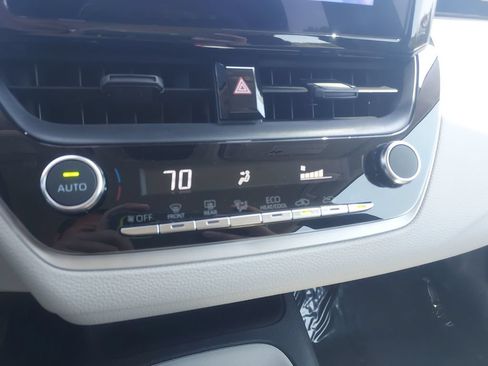 Used 2025 Toyota Corolla LE FWD image 17