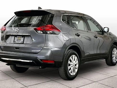 Used 2017 Nissan Rogue S image 11