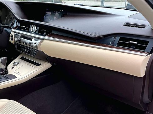 Used 2018 Lexus ES 350 w/ Premier Package image 19