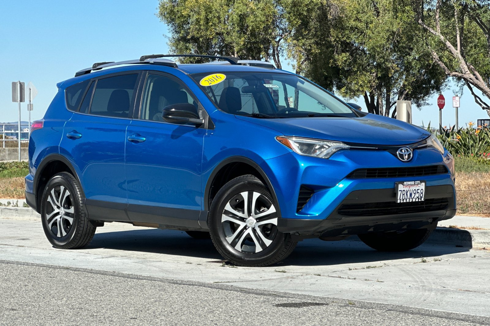 Used 2016 Toyota RAV4 LE FWD image 2