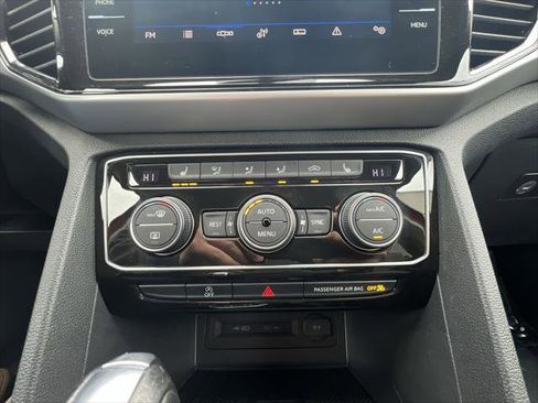 Certified 2022 Volkswagen Atlas SE w/ Black Wheel Package image 18