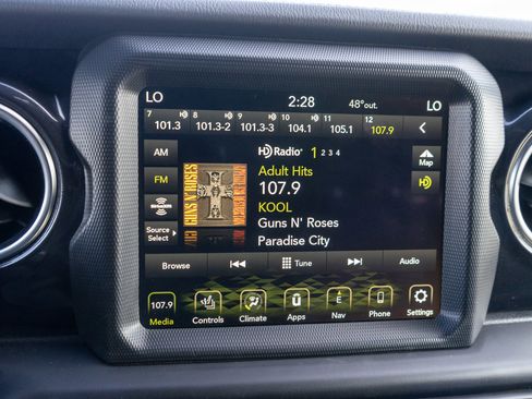 Used 2023 Jeep Wrangler Unlimited Sahara image 17