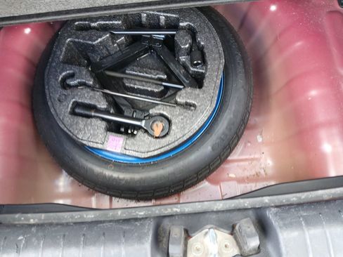 Used 2021 Hyundai Venue SE FWD image 17