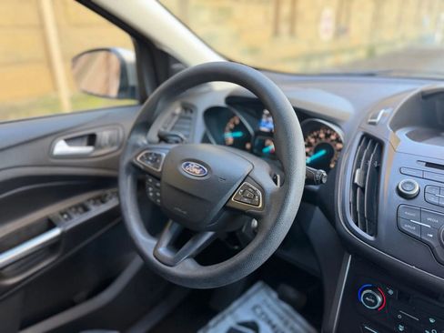 Used 2017 Ford Escape SE image 11