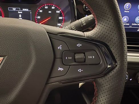 Certified 2025 Chevrolet Trax RS FWD image 5