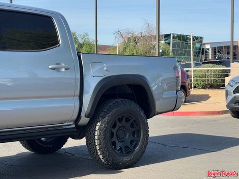 Certified 2020 Toyota Tacoma TRD Off-Road w/ TRD Premium Off Road Package image 10