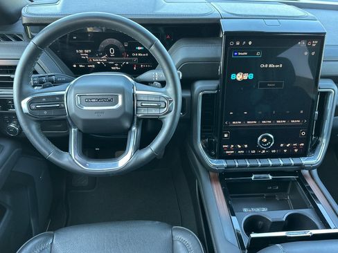 Used 2025 GMC Yukon XL Denali AWD/4WD image 16