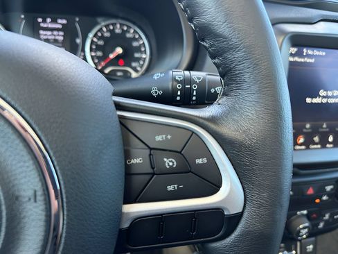 Used 2023 Jeep Renegade Latitude w/ Sun/Sound Group AWD/4WD image 20