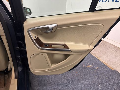 Used 2012 Volvo S60 T5 image 11