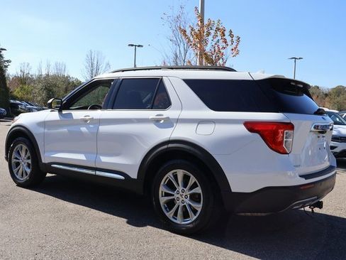 Used 2020 Ford Explorer XLT w/ Equipment Group 202A image 5