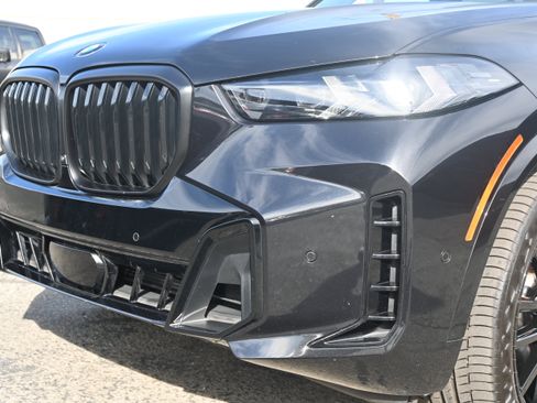 Used 2024 BMW X5 xDrive40i w/ M Sport Package AWD/4WD image 18