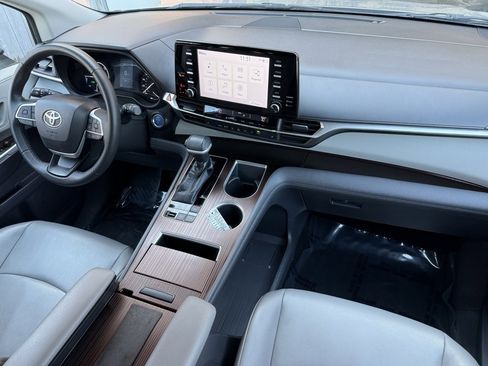 Used 2021 Toyota Sienna XLE image 29