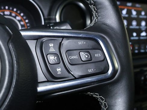 Used 2020 Jeep Gladiator Overland AWD/4WD image 18