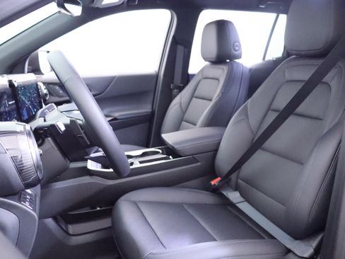 New 2026 Chevrolet Equinox LT w/ Convenience Package II FWD image 23