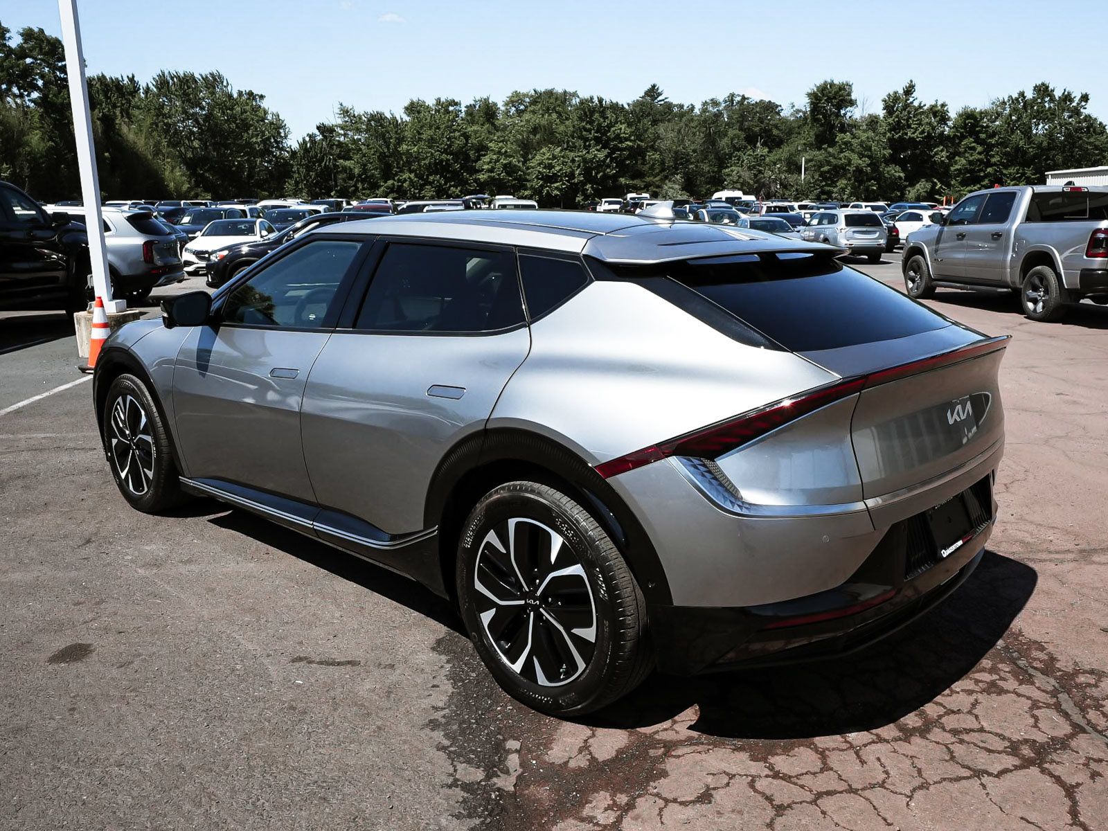 Used 2023 Kia EV6 Wind w/ Wind Technology Package AWD/4WD image 3