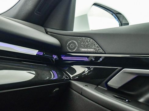 Used 2025 BMW 530i w/ Premium Package image 25