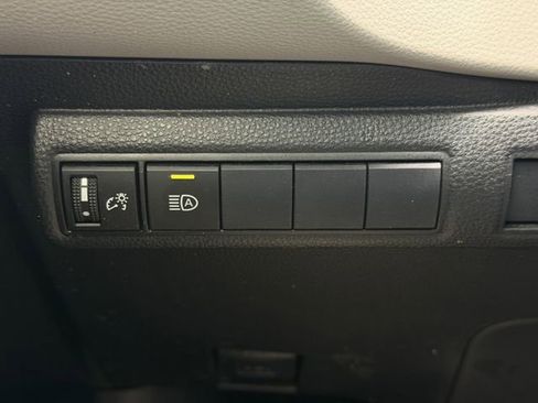 Used 2021 Toyota Corolla LE FWD image 21