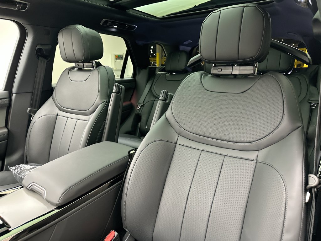 New 2027 Land Rover Range Rover Sport Dynamic SE AWD/4WD image 10