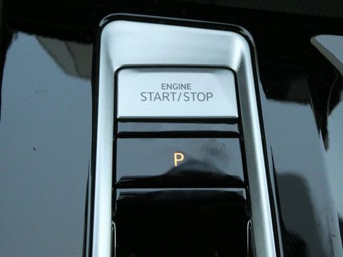 New 2025 Volkswagen Atlas Cross Sport SE image 9