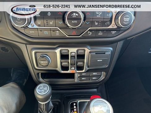Used 2021 Jeep Wrangler Unlimited Sahara w/ Cold Weather Group AWD/4WD image 24