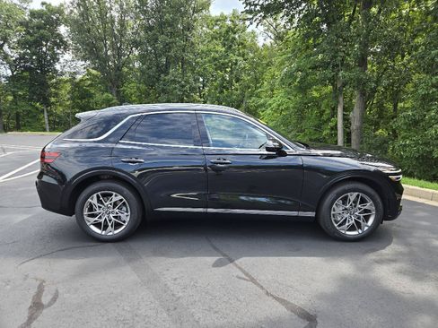 Used 2025 Genesis GV70 2.5T w/ Select Package AWD/4WD image 2