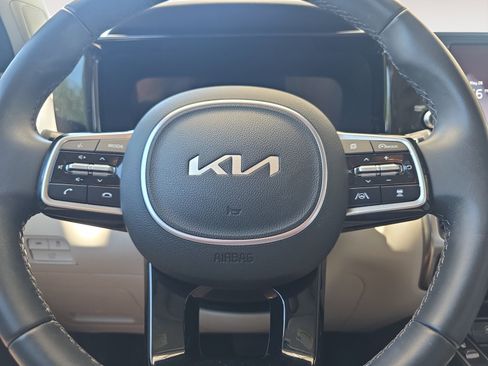 Certified 2023 Kia Sorento EX w/ Panoramic Sunroof Package FWD image 11