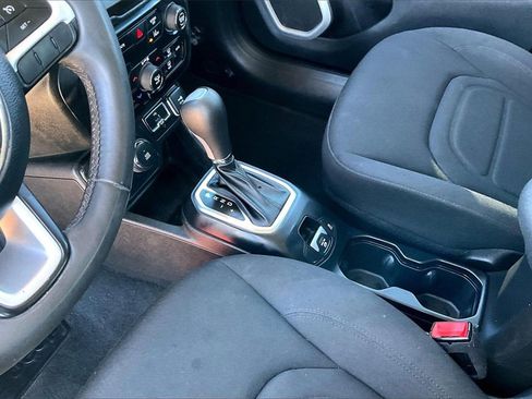 Used 2021 Jeep Renegade Latitude image 15