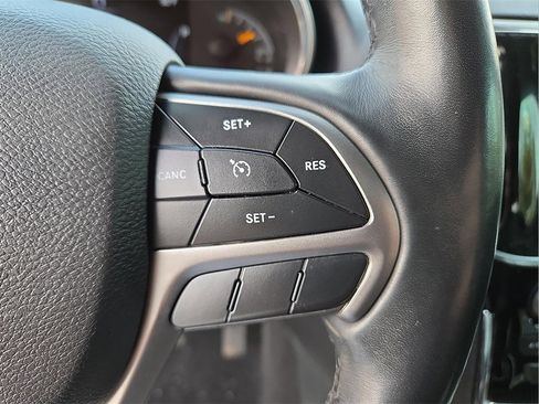 Used 2019 Jeep Grand Cherokee Altitude image 23