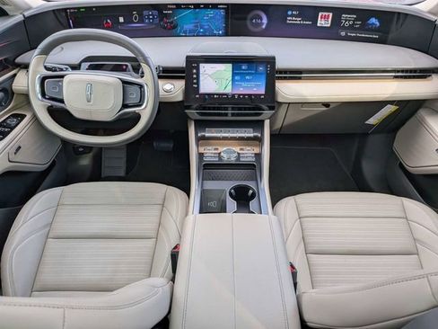 Used 2025 Lincoln Nautilus Reserve AWD/4WD image 16