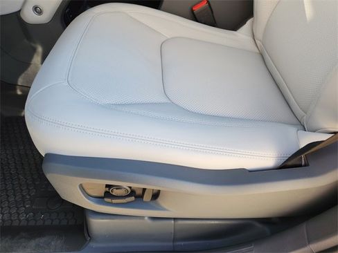 Used 2026 Land Rover Defender 110 S image 16