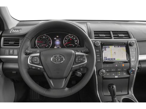 Used 2015 Toyota Camry SE w/ Moonroof Package FWD image 4