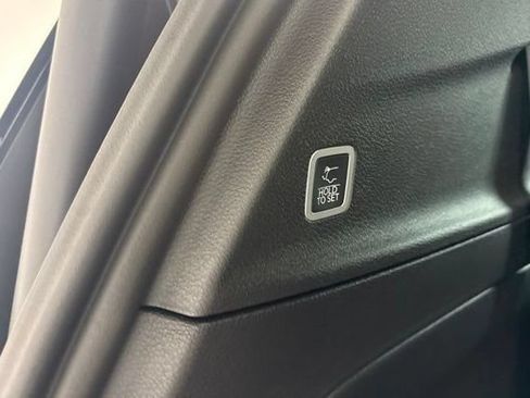 New 2027 Chrysler Pacifica Limited AWD/4WD image 11
