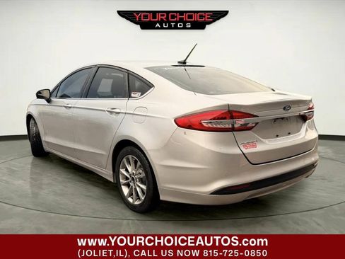Used 2017 Ford Fusion SE w/ Fusion SE Technology Package FWD image 3