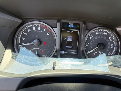 Certified 2023 Toyota Tacoma TRD Off-Road AWD/4WD image 10