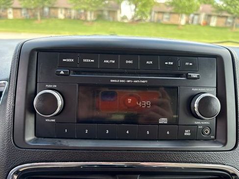 Used 2014 Dodge Grand Caravan SXT FWD image 17