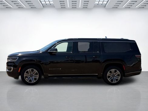 Used 2024 Jeep Wagoneer L Series II RWD image 2