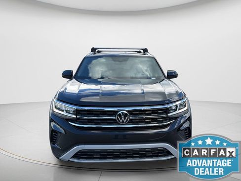 Used 2023 Volkswagen Atlas Cross Sport SE w/ Panoramic Sunroof Package FWD image 2