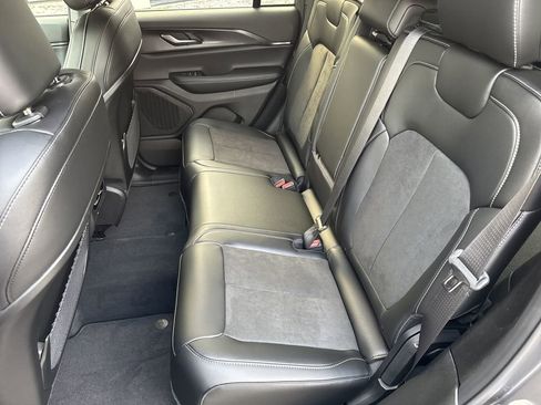 New 2025 Jeep Grand Cherokee Laredo image 34