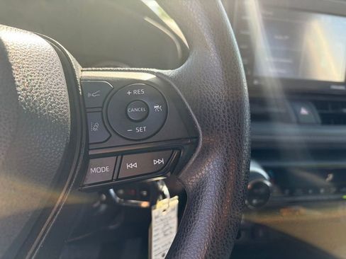 Used 2022 Toyota RAV4 LE AWD/4WD image 25