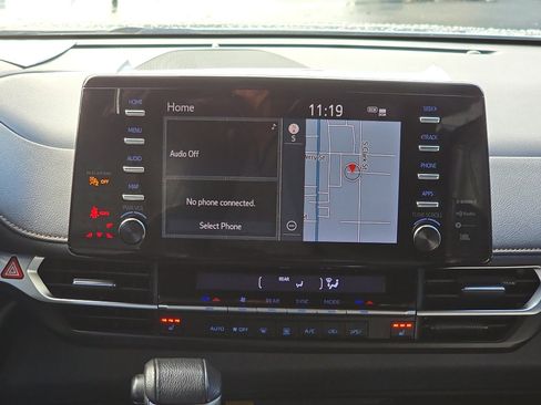 Certified 2022 Toyota Sienna XLE Woodland Edition image 27